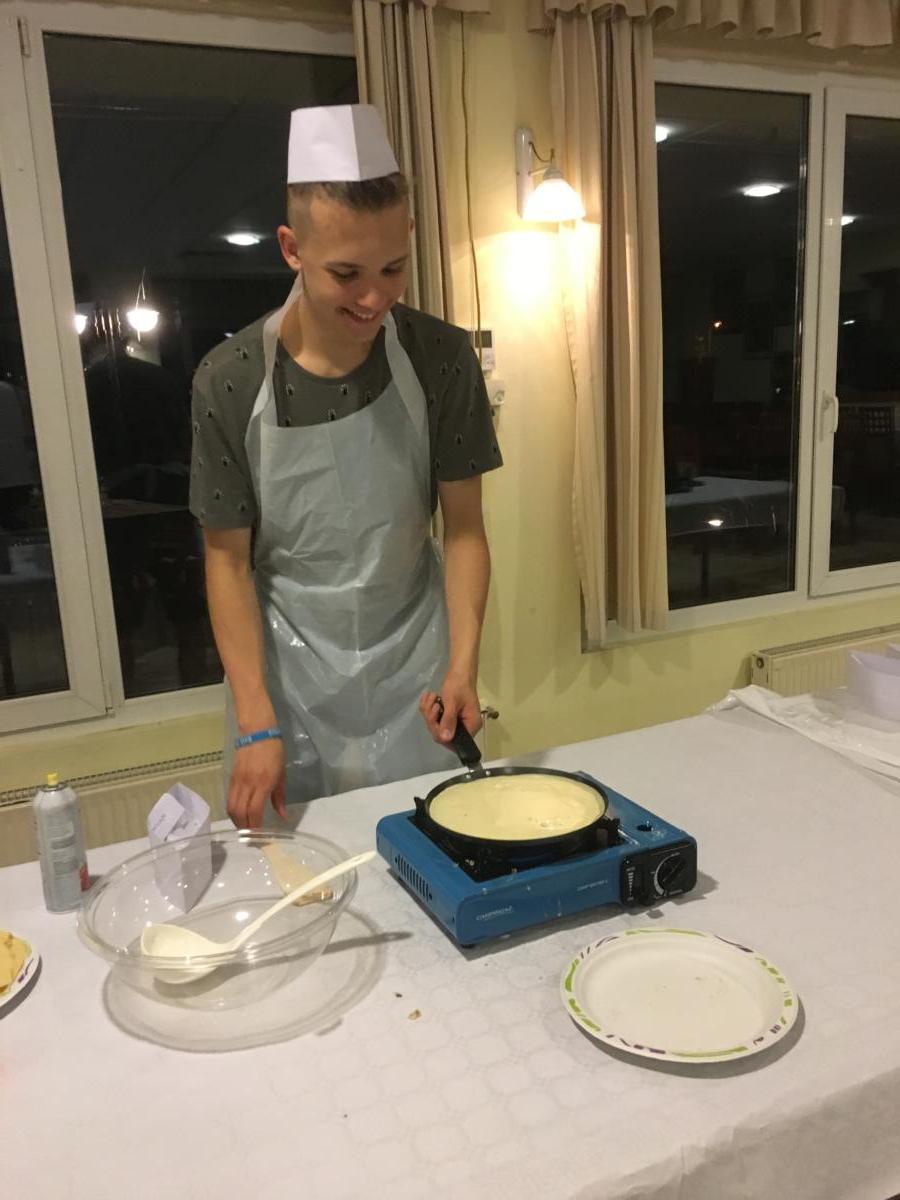 Making Palacsinta - Hungarian crêpes 