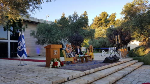 Israeli Mps and moderator during panel presentation to the seminar group